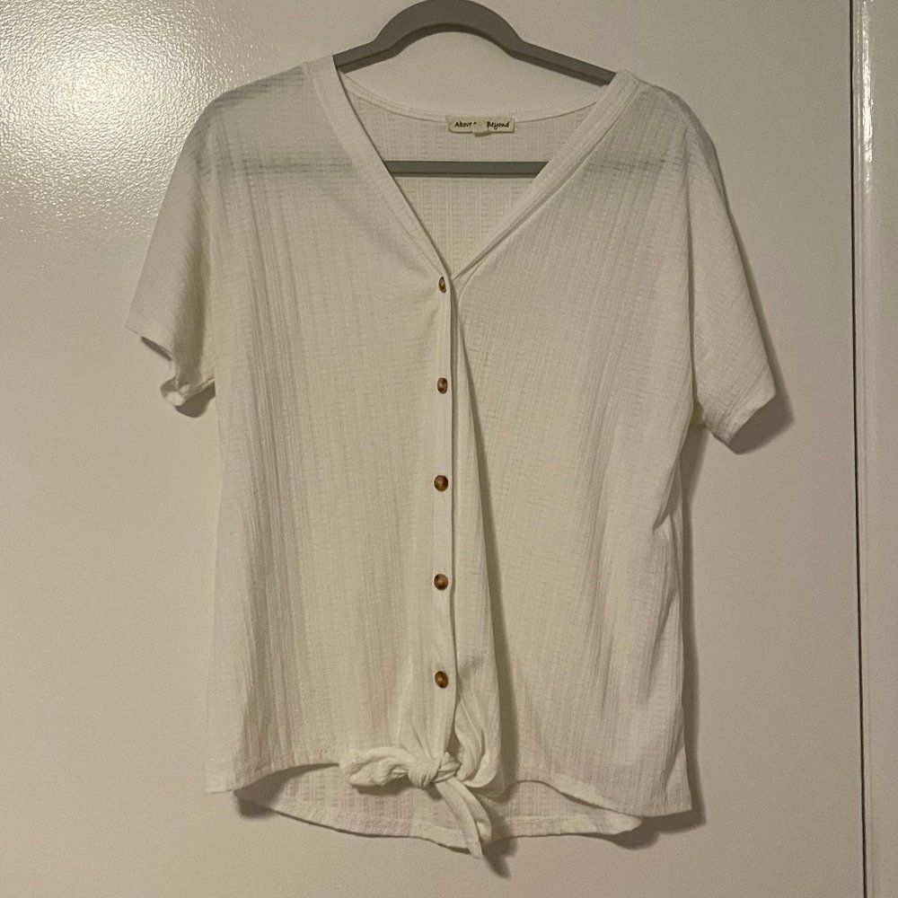 Above & Beyond Womens Thin Ribbed Knit Button Up Tie Front Top Size S White